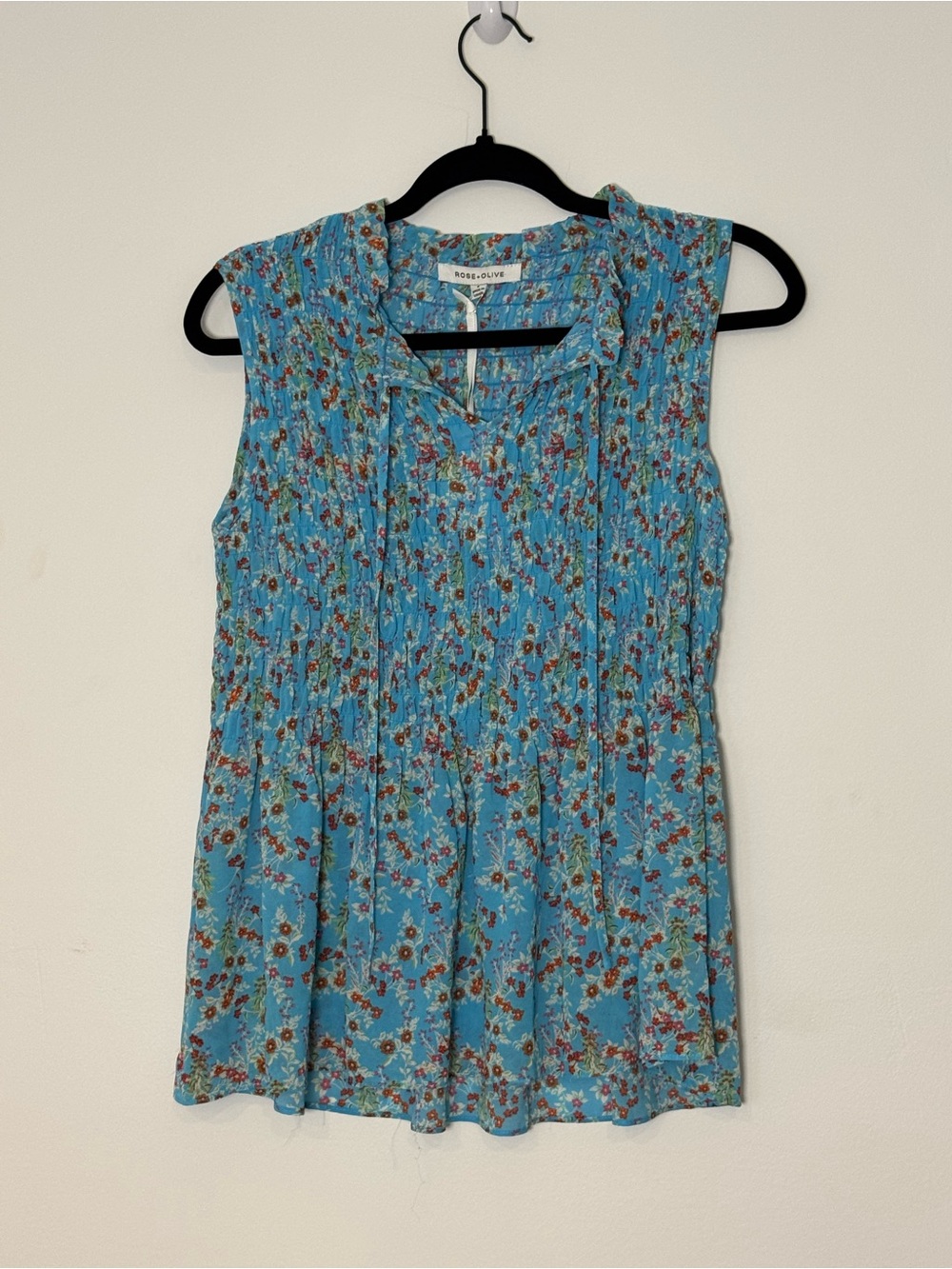 Rose & Olive Blue Ditsy Floral Smocked Sleeveless Blouse Tank Small NWT
